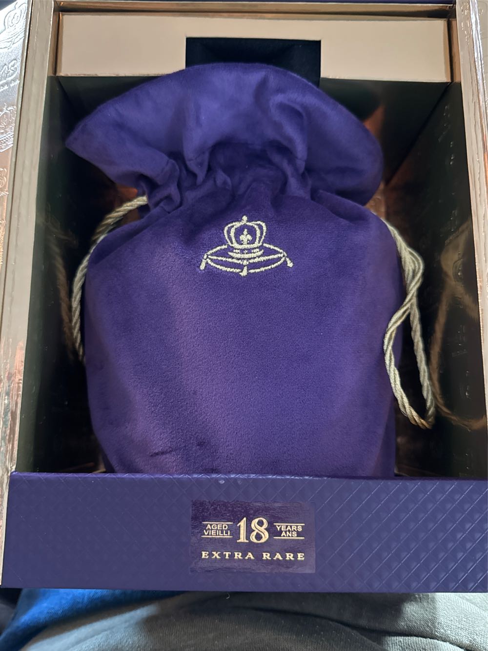 Crown Royal 18 Year Old List  (750 mL) alcohol collectible [Barcode 082000796800] - Main Image 3