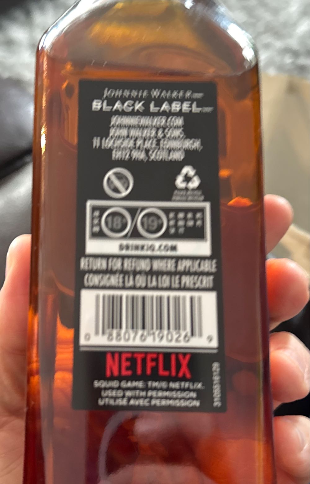 Johnnie Walker 12 Yo Black Label Squid Edition Blended ... - Johnnie Walker & Sons (750 mL) alcohol collectible [Barcode 088076190269] - Main Image 2