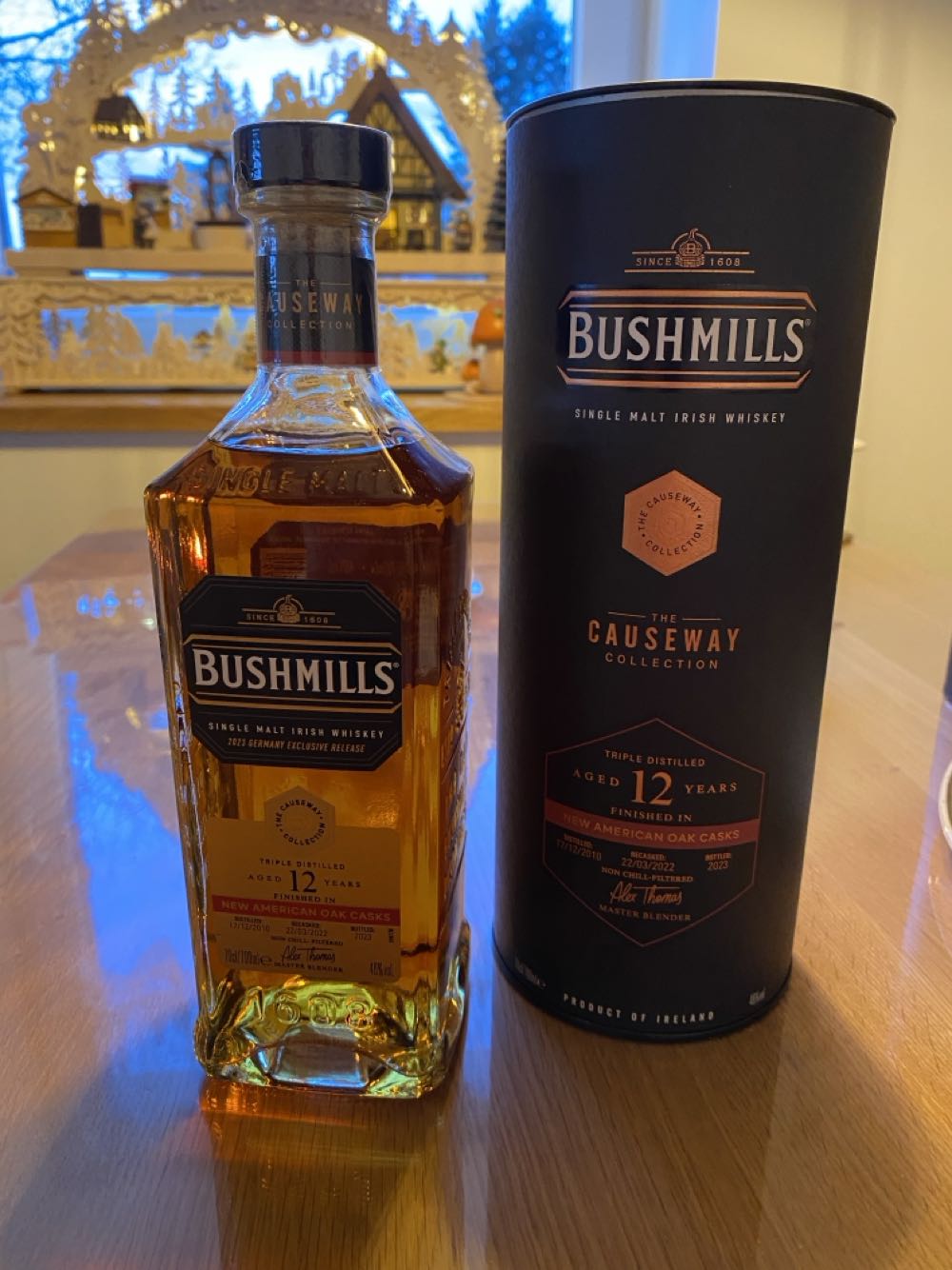 Bushmills Causeway Collection 12 Jahre New American Oak The - The ’Old Bushmills’ Distillery (700 mL) alcohol collectible [Barcode 5055966830791] - Main Image 2