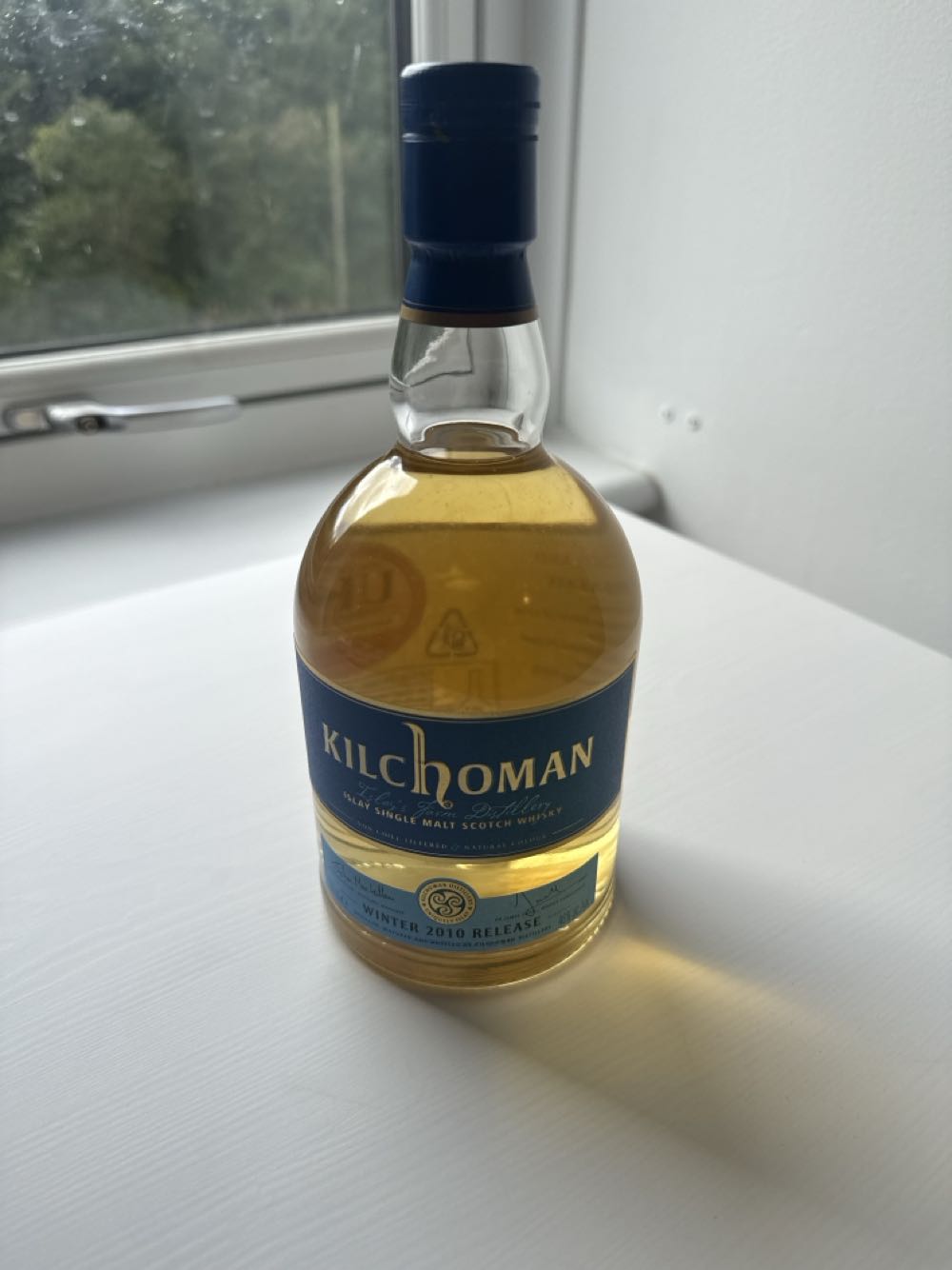 Kilchoman 2010 Winter Release - Kilchoman Distillery (700 mL) alcohol collectible [Barcode 5060210700096] - Main Image 2