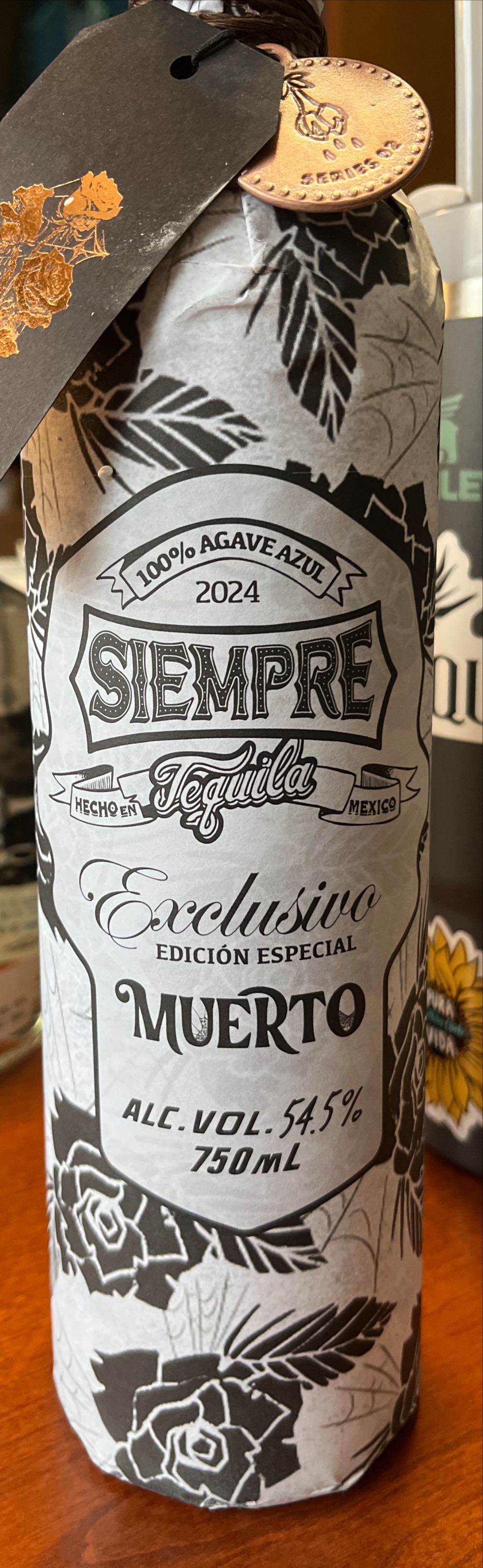 Siempre Exclusivo Muerto Blanco - Nom 1414 (750 mL) alcohol collectible [Barcode 728990154847] - Main Image 2
