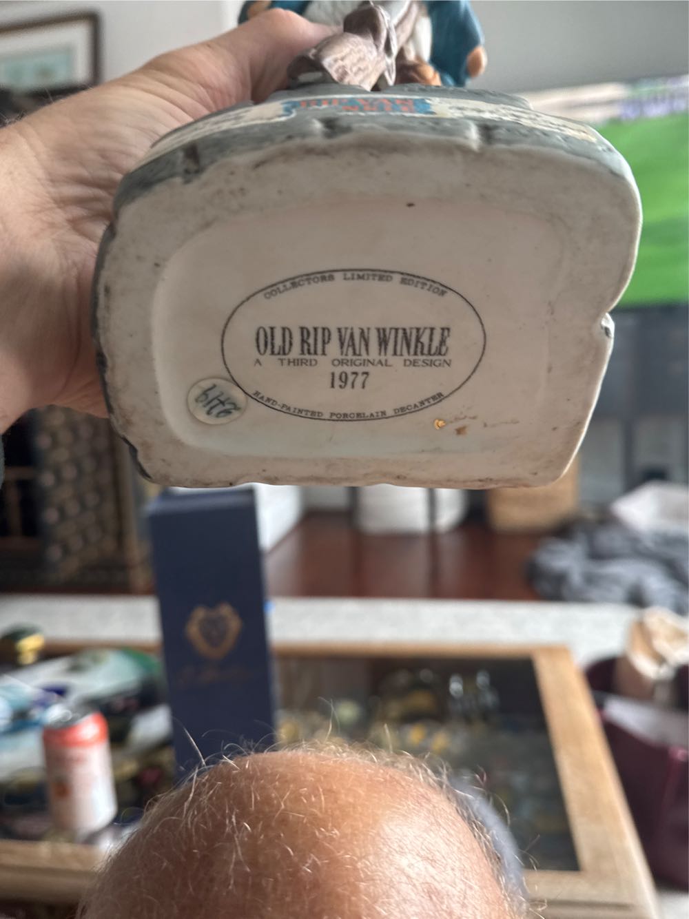 Old Rip Van Winkle Decanter 1977 ❤️ - Stitzel-Weller Distillery (750 mL) alcohol collectible - Main Image 2