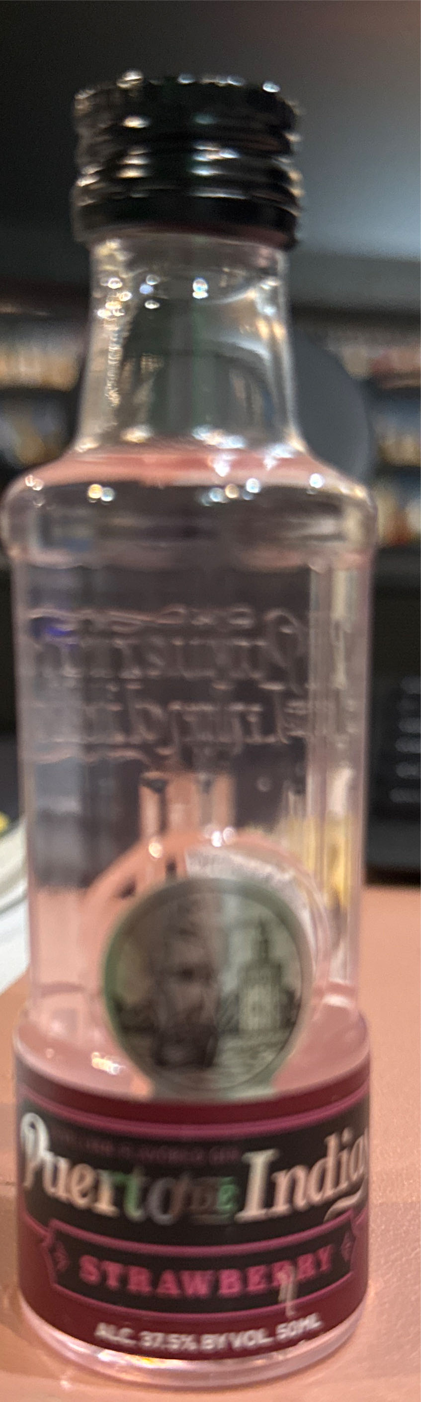 Gin Puerto De Indias Strawberry Mini Ginebra 5cl  alcohol collectible [Barcode 8437024189046] - Main Image 2