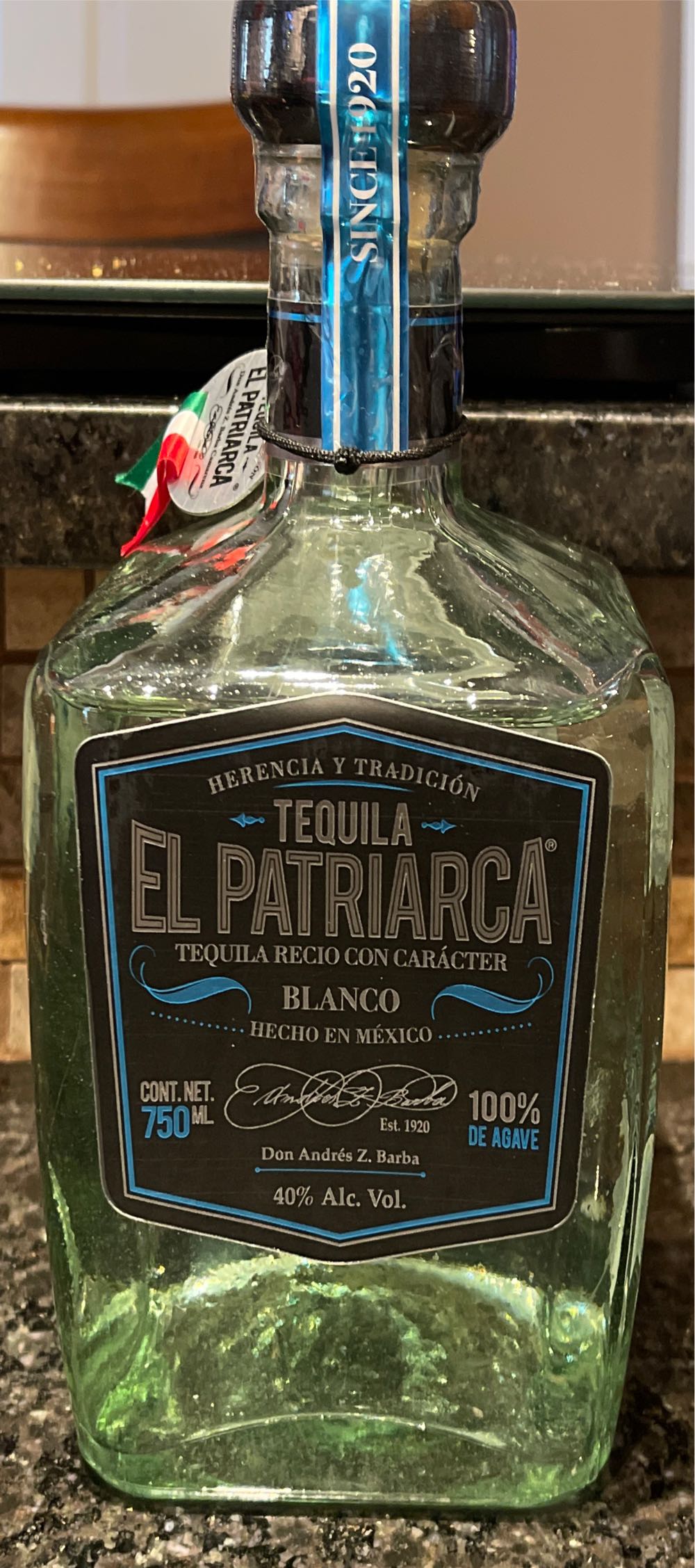 El Patriarca Blanco  (750 mL) alcohol collectible [Barcode 7500326345531] - Main Image 2