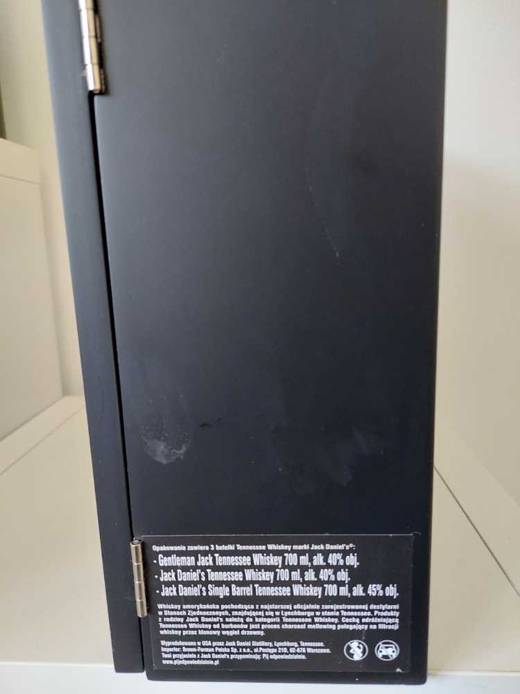 Set  (700 mL) alcohol collectible - Main Image 2