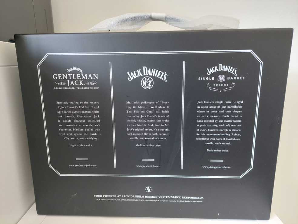 Set  (700 mL) alcohol collectible - Main Image 3