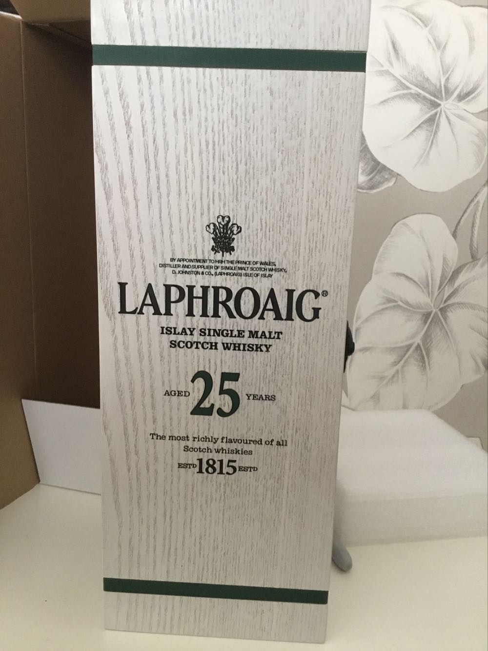 Laphroaig 25yo 51.4%  2025  alcohol collectible - Main Image 2