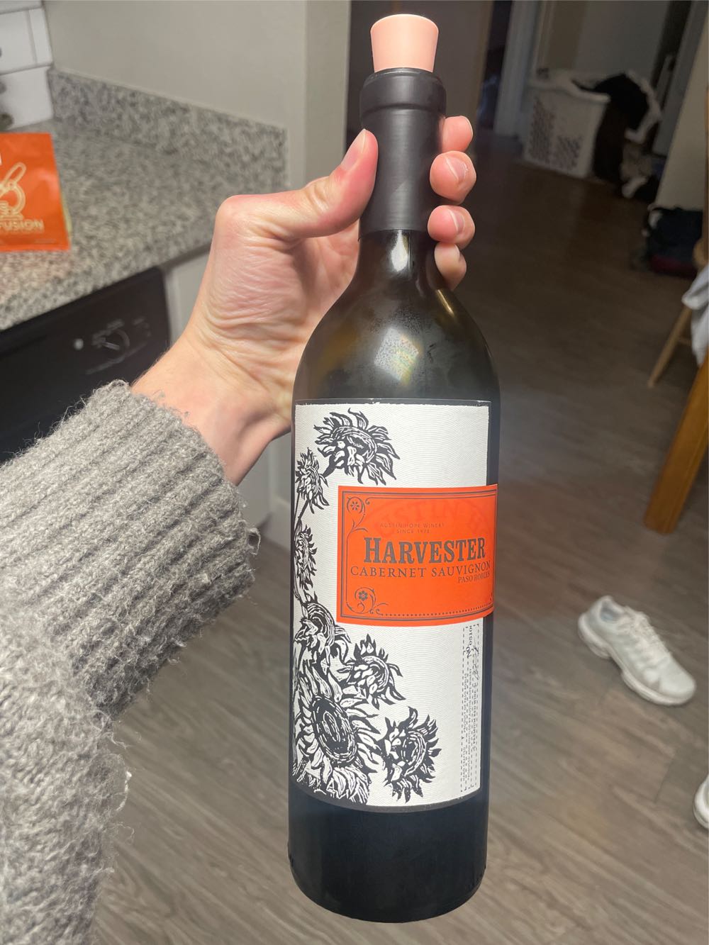 Harvester Cabernet Sauvignon  alcohol collectible [Barcode 657891713726] - Main Image 2