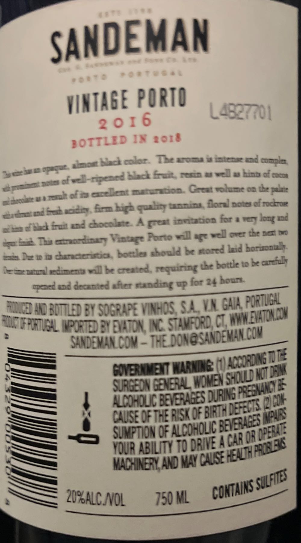 Sandeman Vintage Port  (750 mL) alcohol collectible [Barcode 804329005308] - Main Image 3