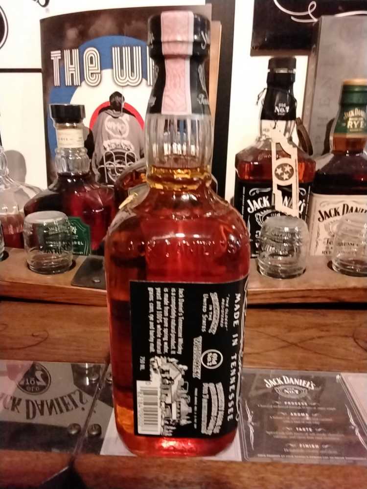 Jack Daniel  Fake Glossy Seal 750 ML 1986 - Tennessee Sour Mash Whiskey (750 mL) alcohol collectible - Main Image 4
