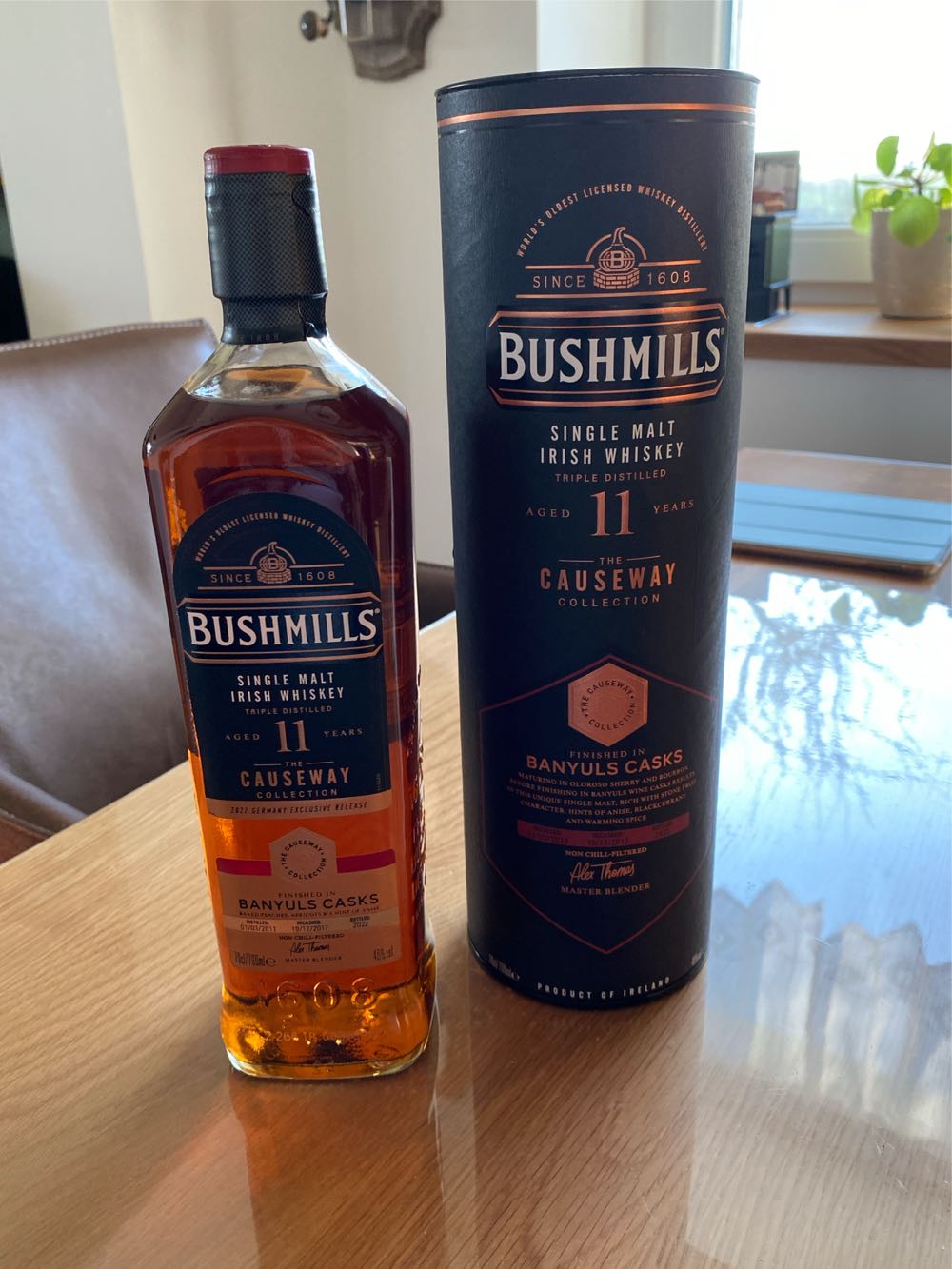 Whisky Single Malt Bushmills Causeway Collection Banyuls Cask 11 Years Single Irish Whiskey 11yo Jahre 2022 - The ’Old Bushmills’ Distillery (700 mL) alcohol collectible [Barcode 5055966830494] - Main Image 2