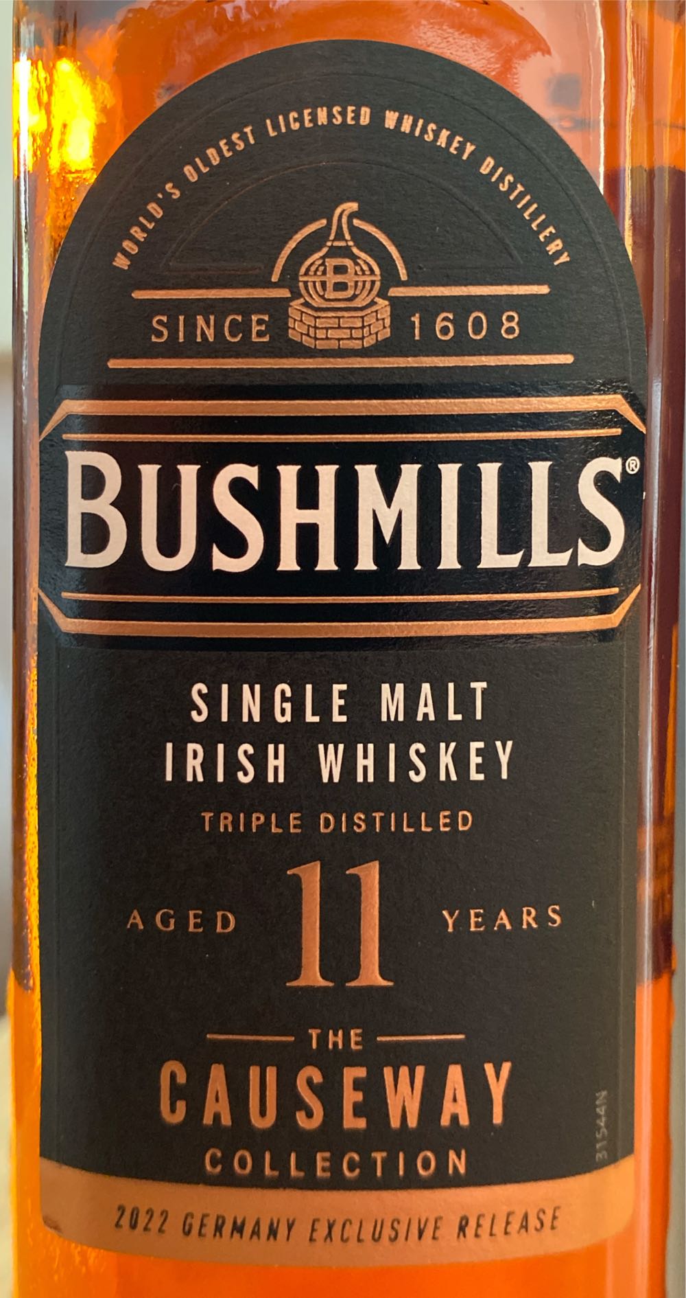 Whisky Single Malt Bushmills Causeway Collection Banyuls Cask 11 Years Single Irish Whiskey 11yo Jahre 2022 - The ’Old Bushmills’ Distillery (700 mL) alcohol collectible [Barcode 5055966830494] - Main Image 3