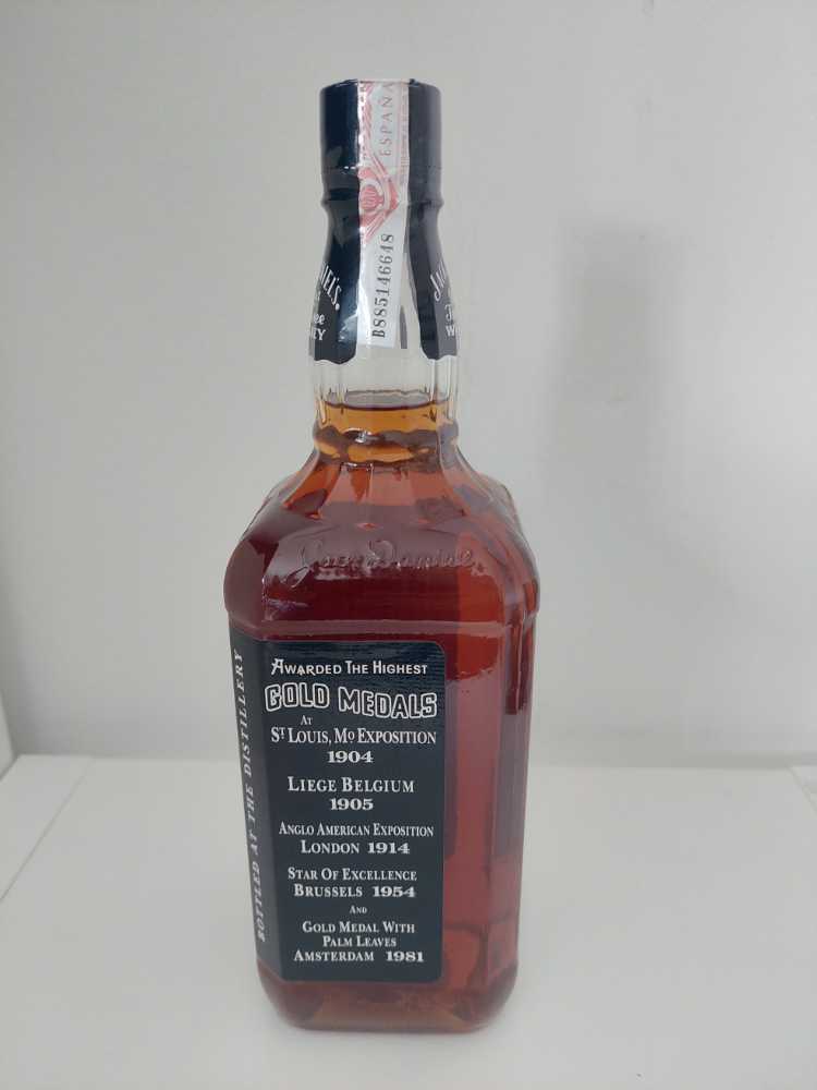 Black Label  (1000 mL) alcohol collectible - Main Image 2