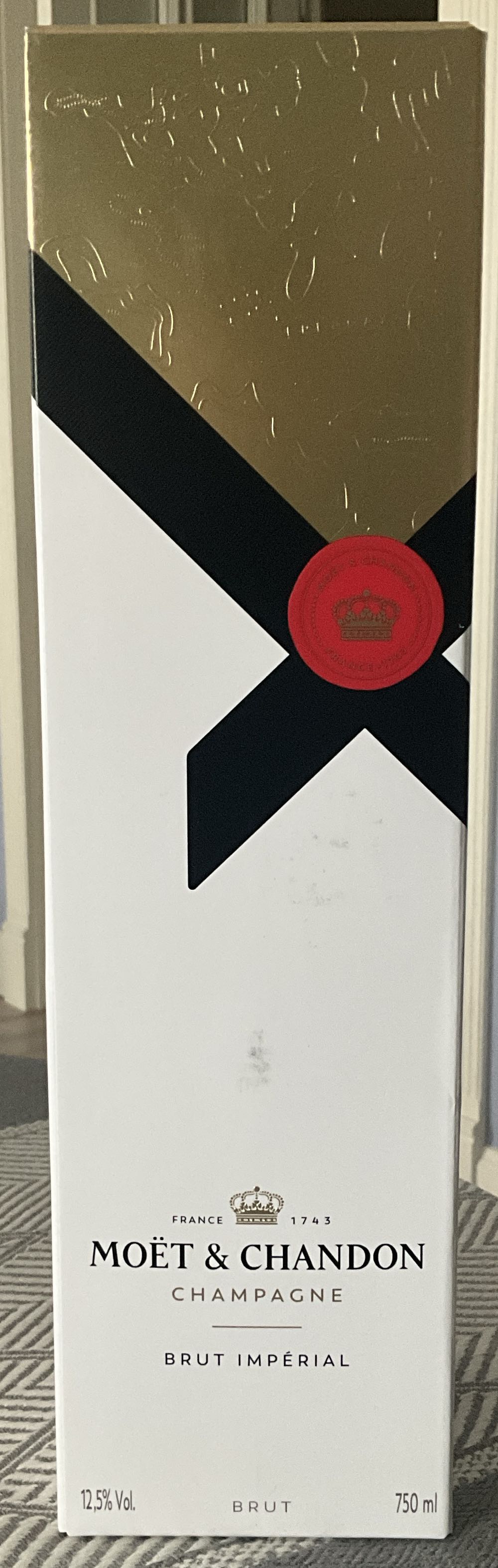 Moët Chandon Imperial  alcohol collectible - Main Image 2