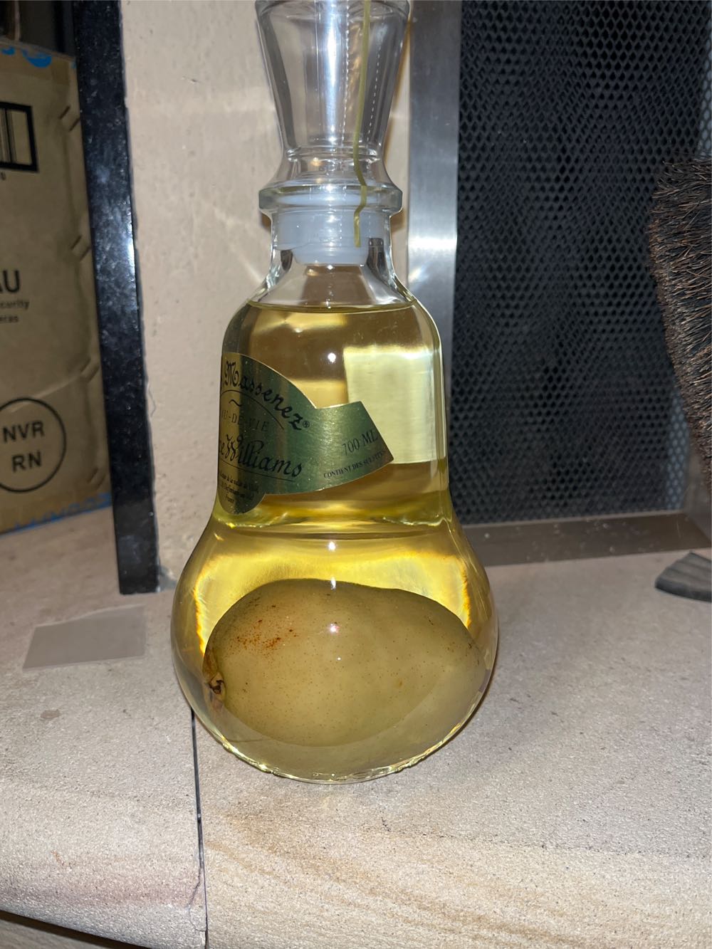 G.e. Massenez Poire Prisonniere 70 Cl In Astuccio  (700 mL) alcohol collectible [Barcode 3265120018077] - Main Image 2