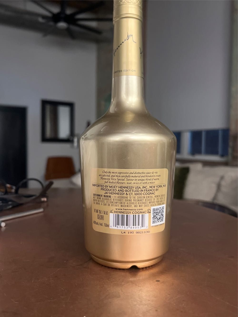 Hennessy Gold Bottle Edition Vs 750 Ml Cognac Limited 750ml - Ja Hennessy (750 mL) alcohol collectible [Barcode 081753840532] - Main Image 3