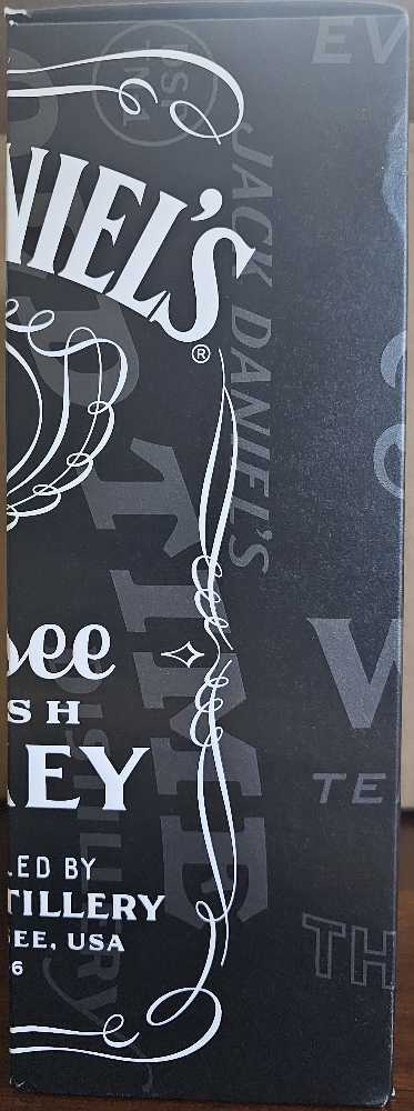 Jack Daniel’s Gift Set - Jack Daniel Distillery (750 mL) alcohol collectible [Barcode 8582101717718] - Main Image 3