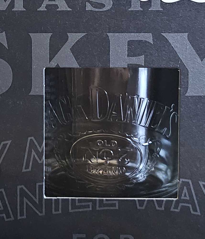 Jack Daniel’s Gift Set - Jack Daniel Distillery (750 mL) alcohol collectible [Barcode 8582101717718] - Main Image 4