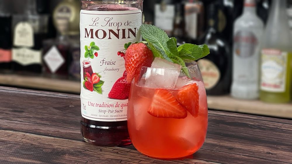 Monin Strawberry Sirup - Monin, Inc. (250 mL) alcohol collectible [Barcode 3052911607035] - Main Image 2
