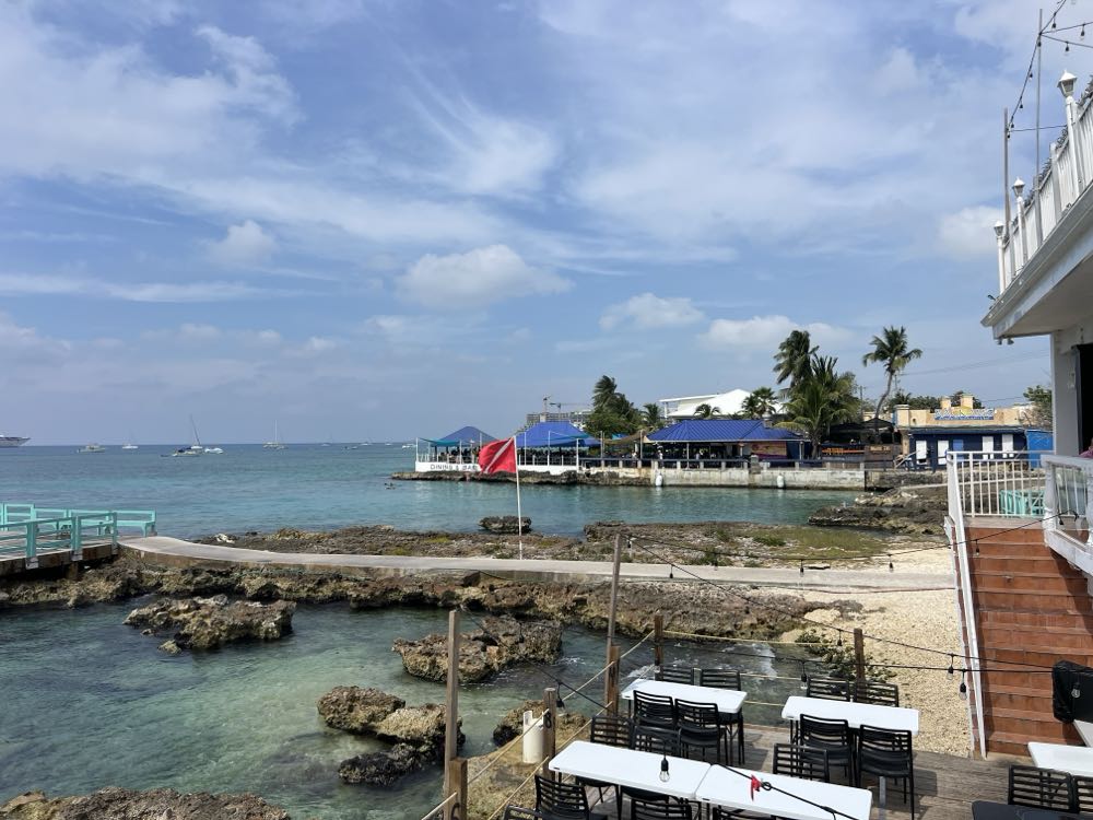 Cayman Islands Caybrew White Tip Lager - Caybrew Islands Brewery, Grand Cayman alcohol collectible - Main Image 3