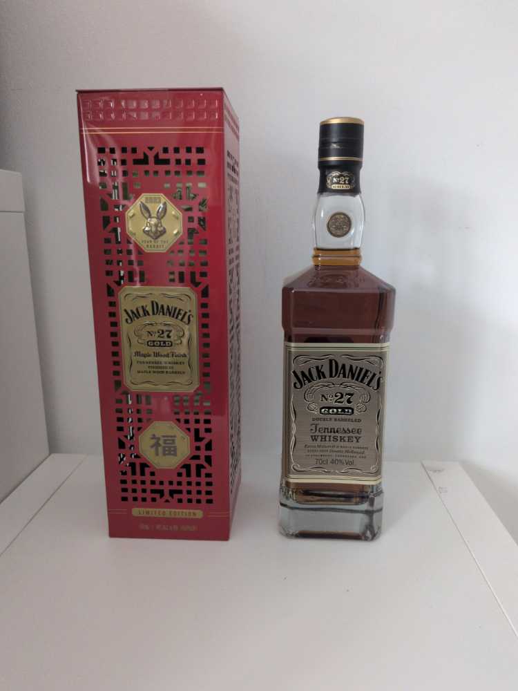 Laphroaig 10 Year Old Cask Strength Scotch Whisky Batch 15 Single Malt Value And Price Information 10yr