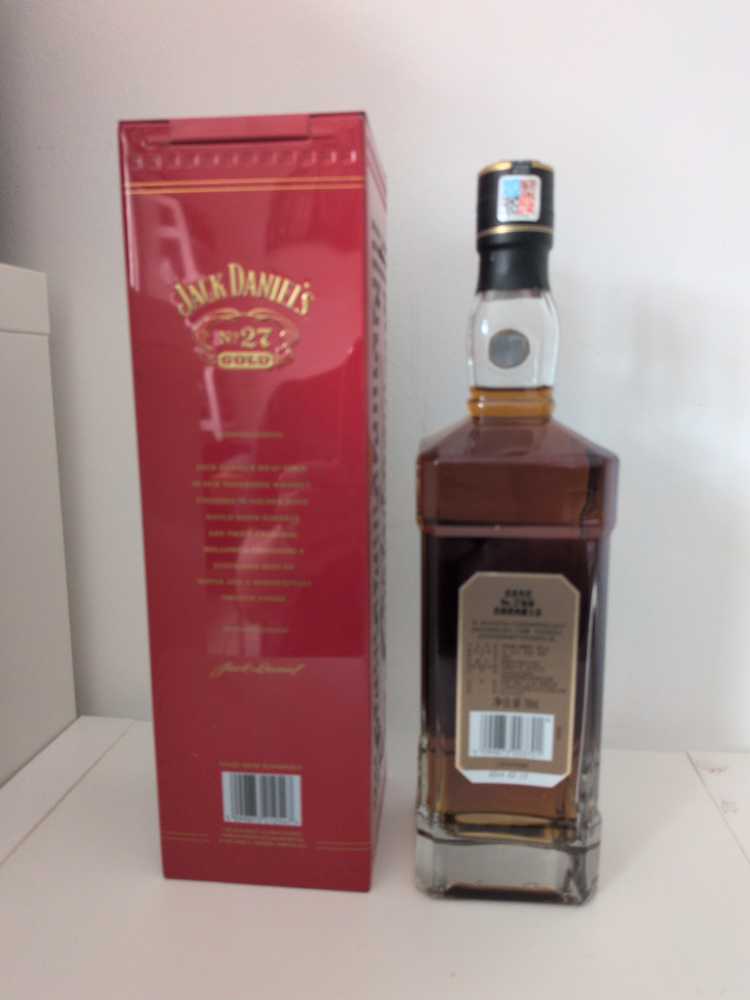 Gold 27 China Jahr des Hasen  (700 mL) alcohol collectible - Main Image 3