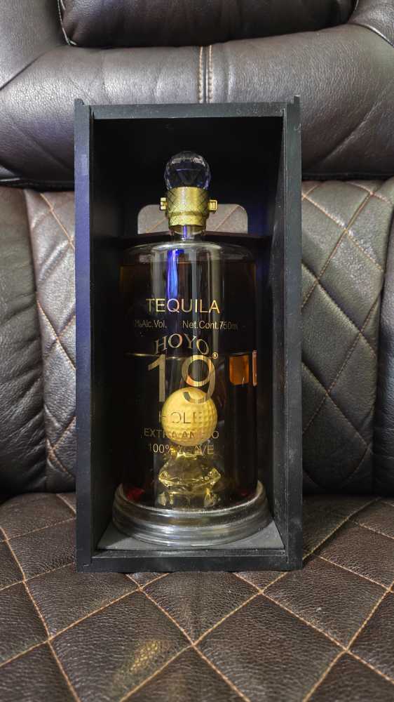 Hoya 19 Extra Anejo Tequila - NOM 1258 (750 mL) alcohol collectible - Main Image 2