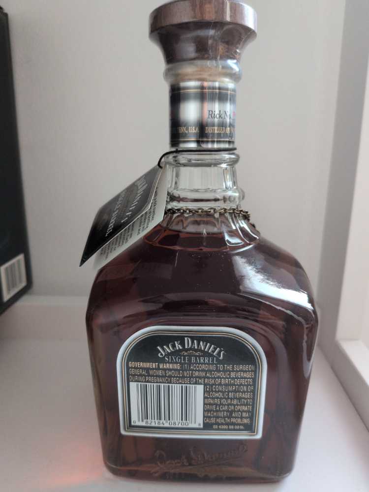 Single Barrel  (750 mL) alcohol collectible - Main Image 2