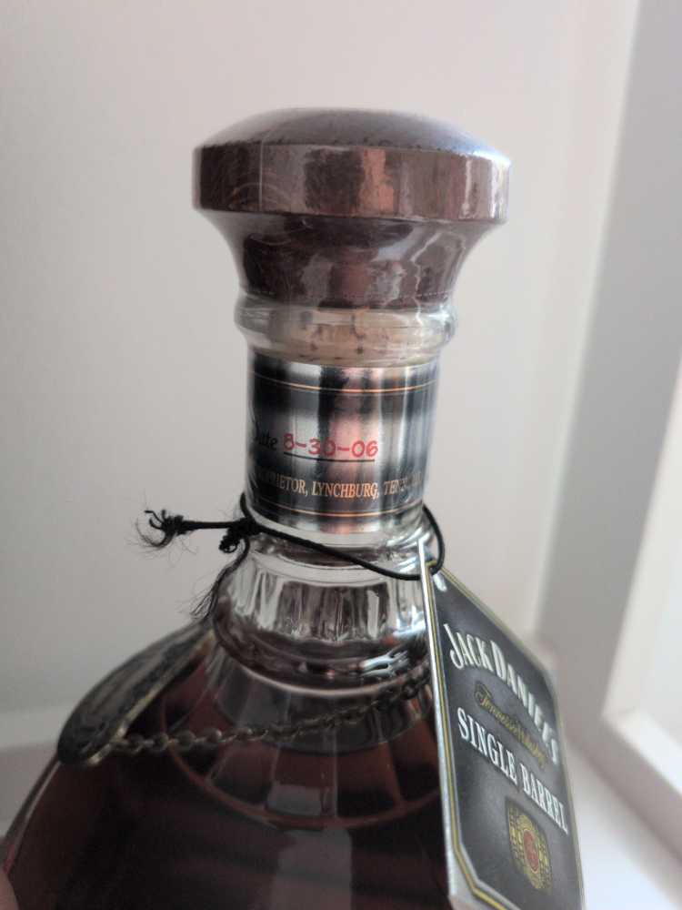 Single Barrel  (750 mL) alcohol collectible - Main Image 3