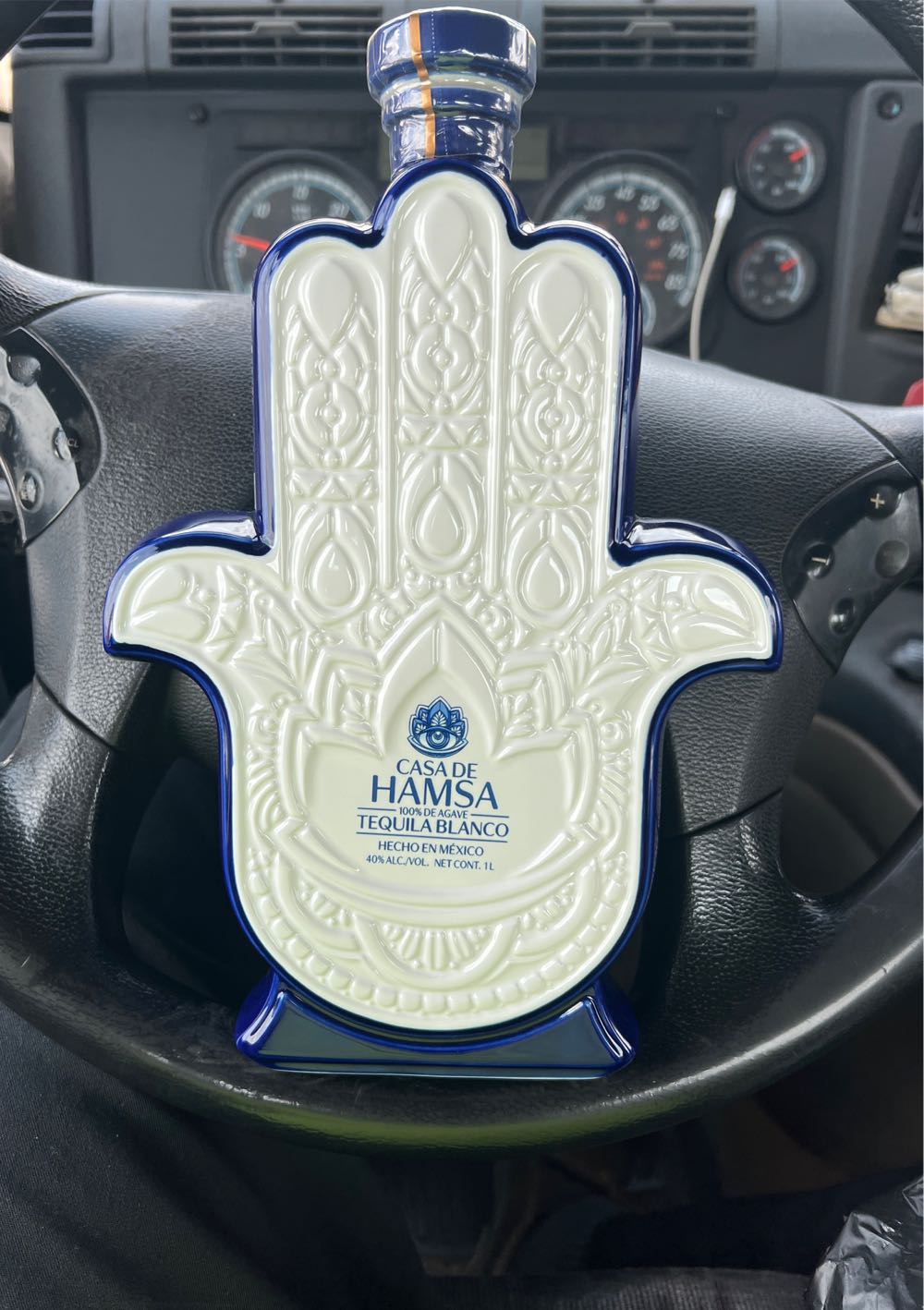 Casa De Hamsa Blanco Tequila Liter Tequila - Casa Tequilera De Arandas, S.A. de C.V. (1 L) alcohol collectible [Barcode 701254426720] - Main Image 2