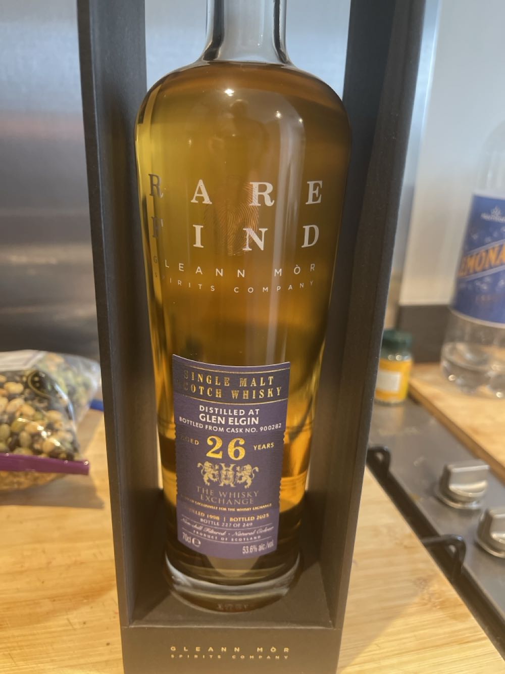 Glen Elgin 26yr Old Single Malt Scotch Whisky - The Glen Elgin Distillery (700 mL) alcohol collectible [Barcode 5060797402048] - Main Image 3