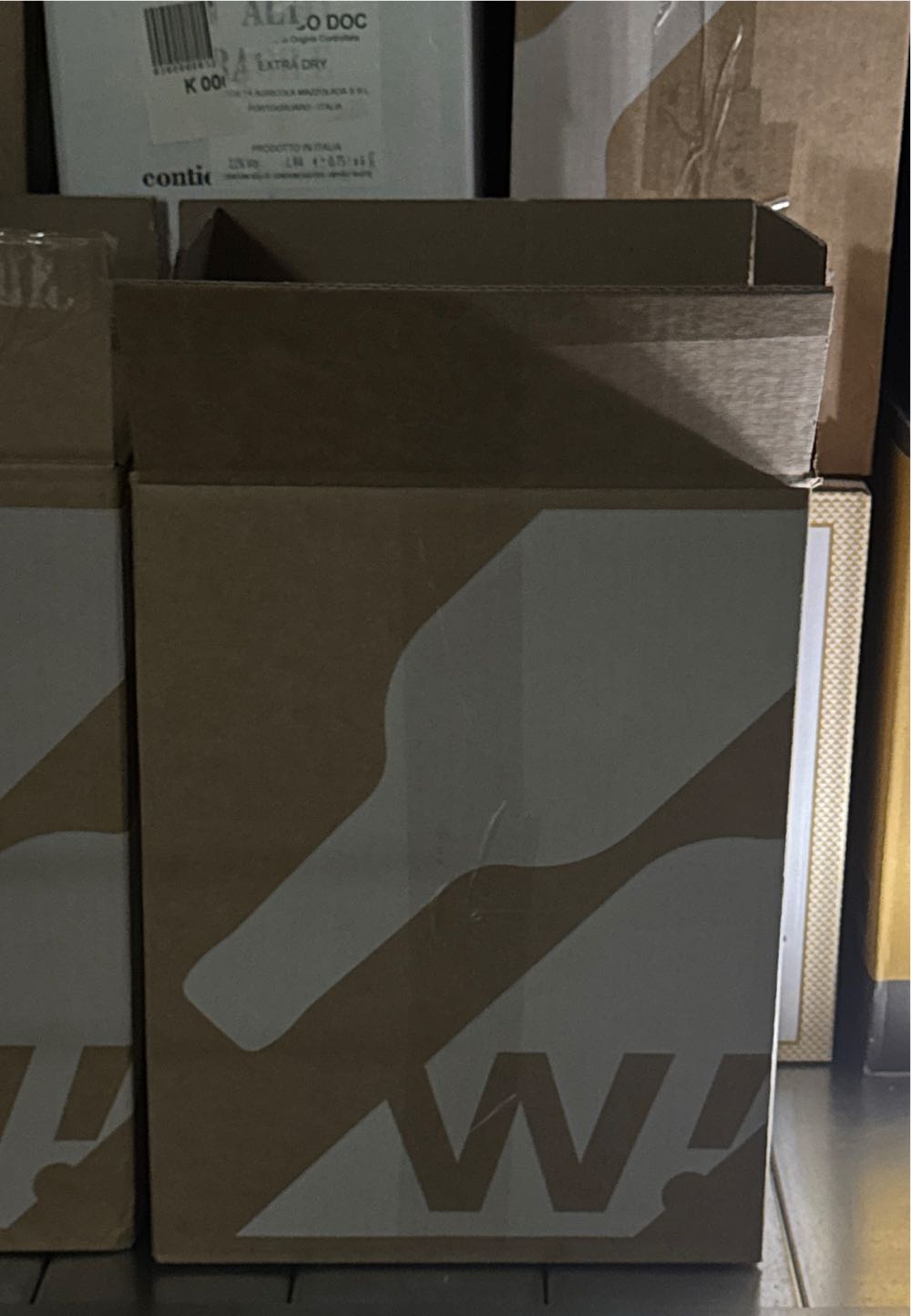 Il Rosso Dei Vespa Primitive Di Manduria  alcohol collectible - Main Image 2