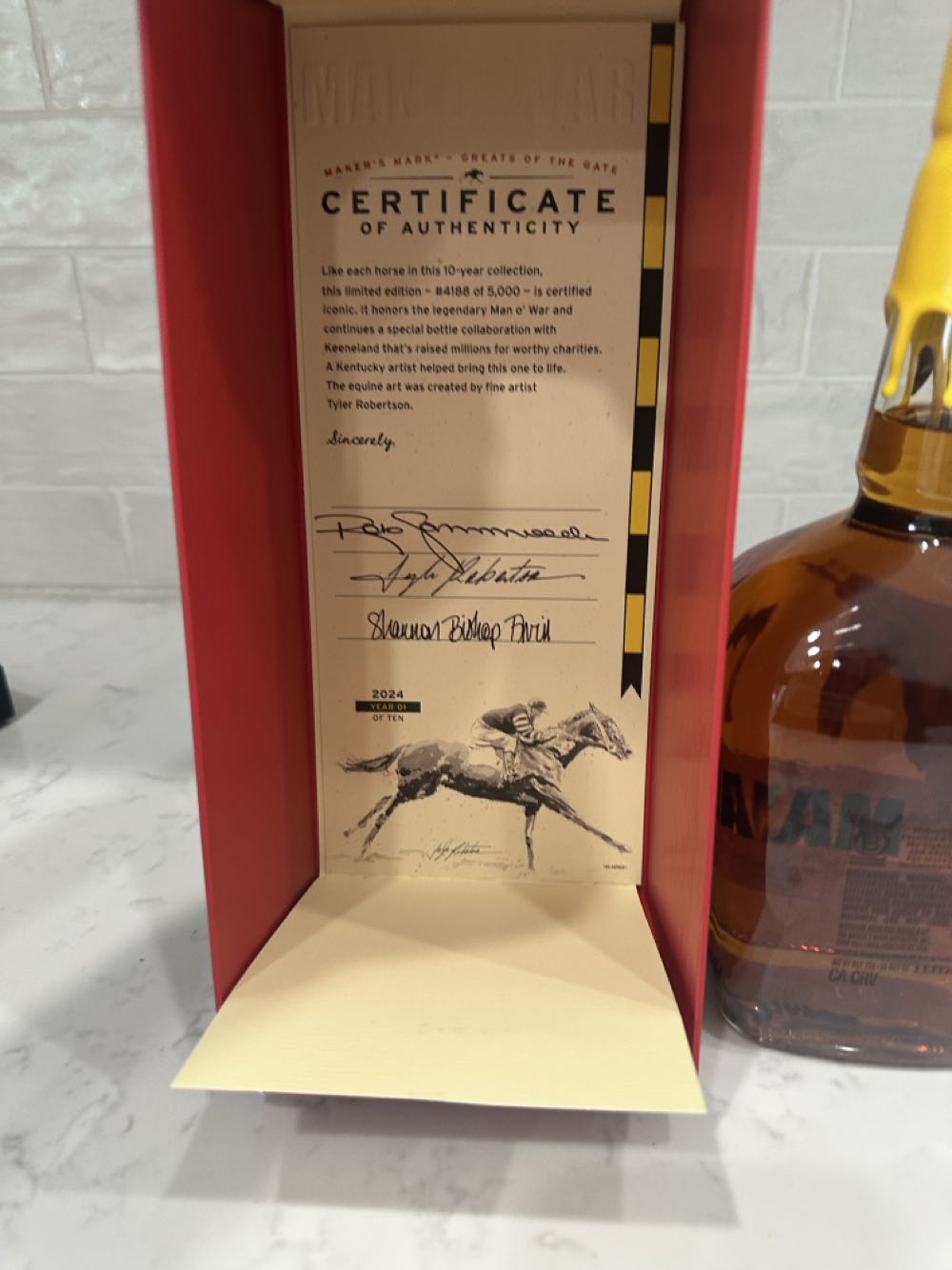 Makers Mark Man O’ War Edition #1 ’greats Of The Gate’ - Brown Foreman Distillers (1 L) alcohol collectible [Barcode 085246502792] - Main Image 4