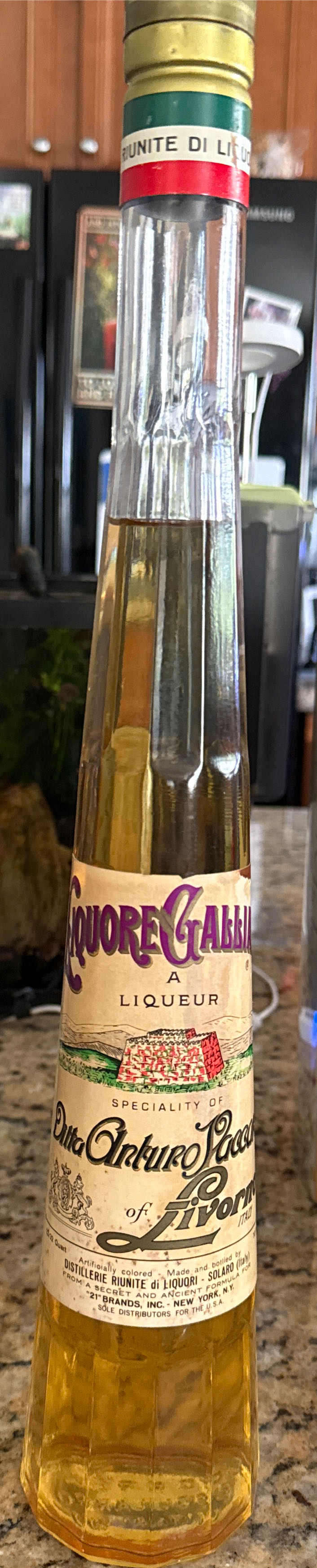 Liquore Galliano - “21” Brands (680 mL) alcohol collectible [Barcode 089120230962] - Main Image 3