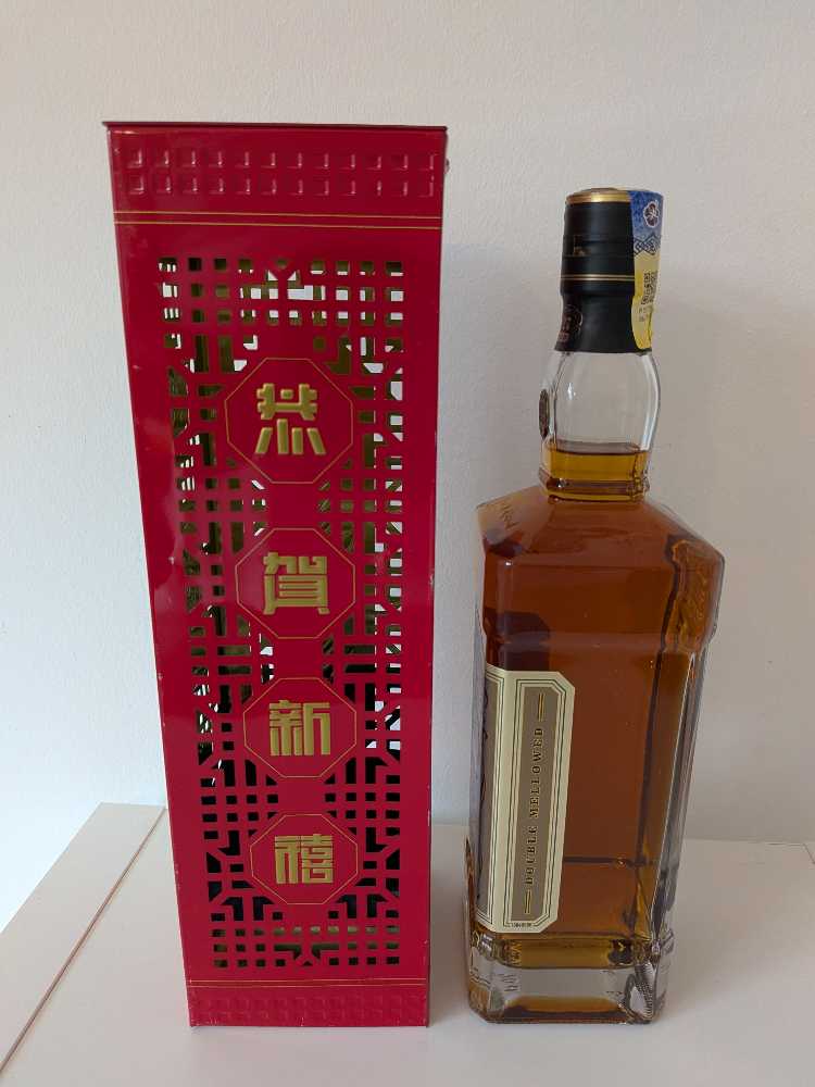 Gold 27 China Jahr des Stieres  (700 mL) alcohol collectible - Main Image 2