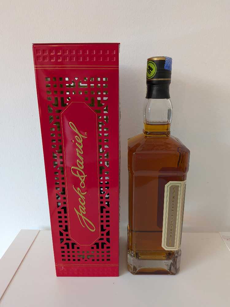 Gold 27 China Jahr des Stieres  (700 mL) alcohol collectible - Main Image 4