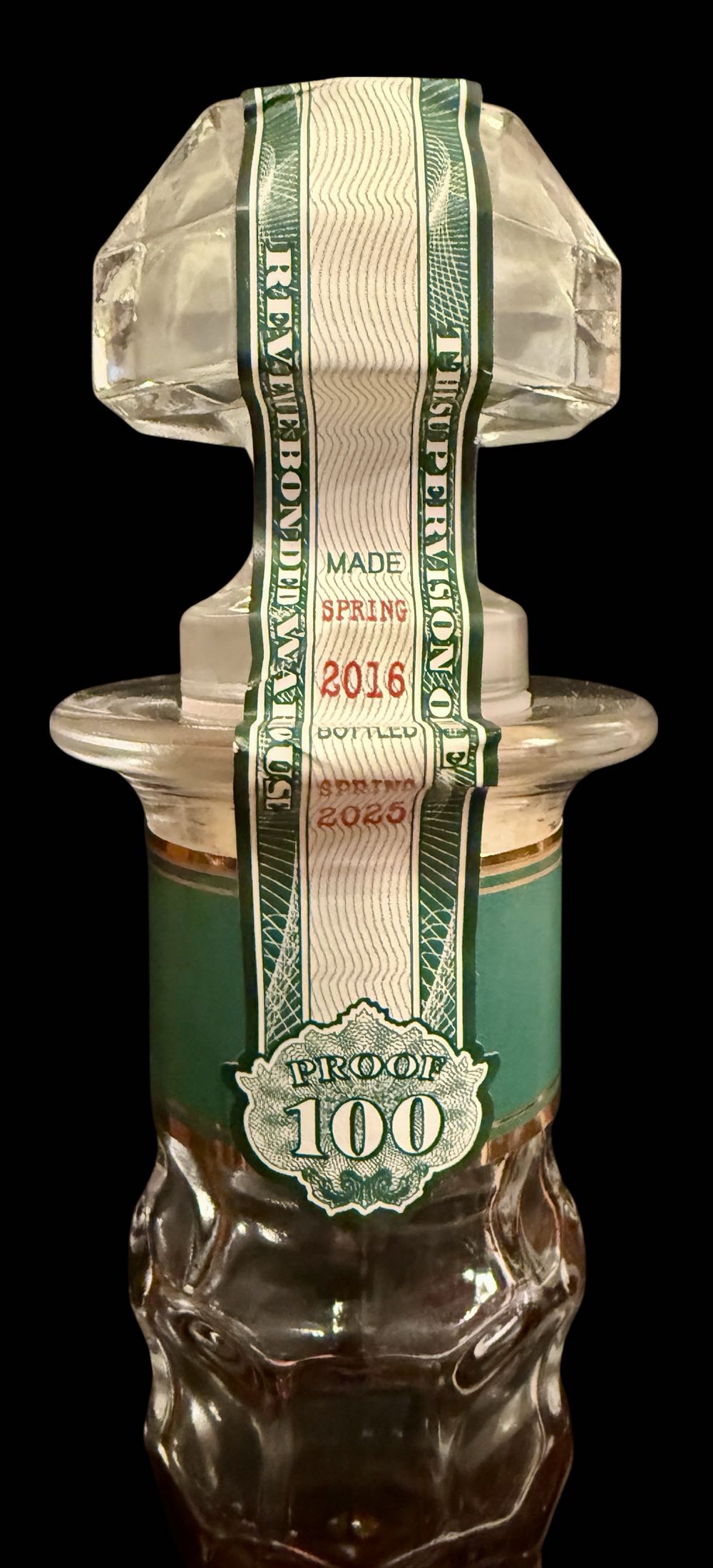 Old Fitzgerald BiB 9 Year - Spring 2025 - Old Fitzgerald Distillery (750 mL) alcohol collectible [Barcode 096749006113] - Main Image 3