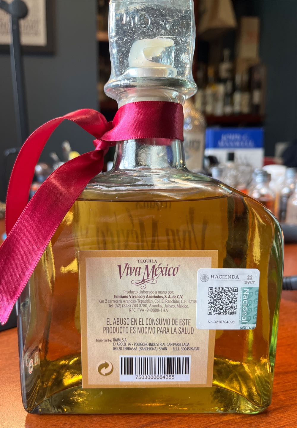 Viva México Anniversary Edition Extra Añejo - Nom 1414 (700 mL) alcohol collectible [Barcode 7503000664355] - Main Image 2