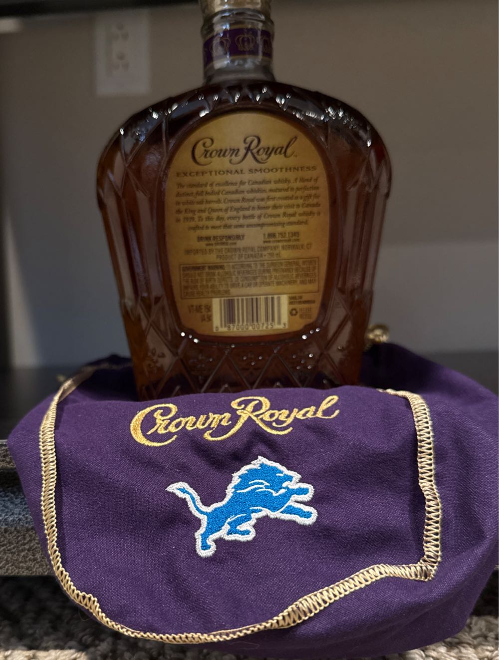 Detroit Lions Crown Royal NFL Season Limited Edition Box And Bag - Crown Royal Distilling Company (750 mL) alcohol collectible [Barcode 082000808404] - Main Image 2