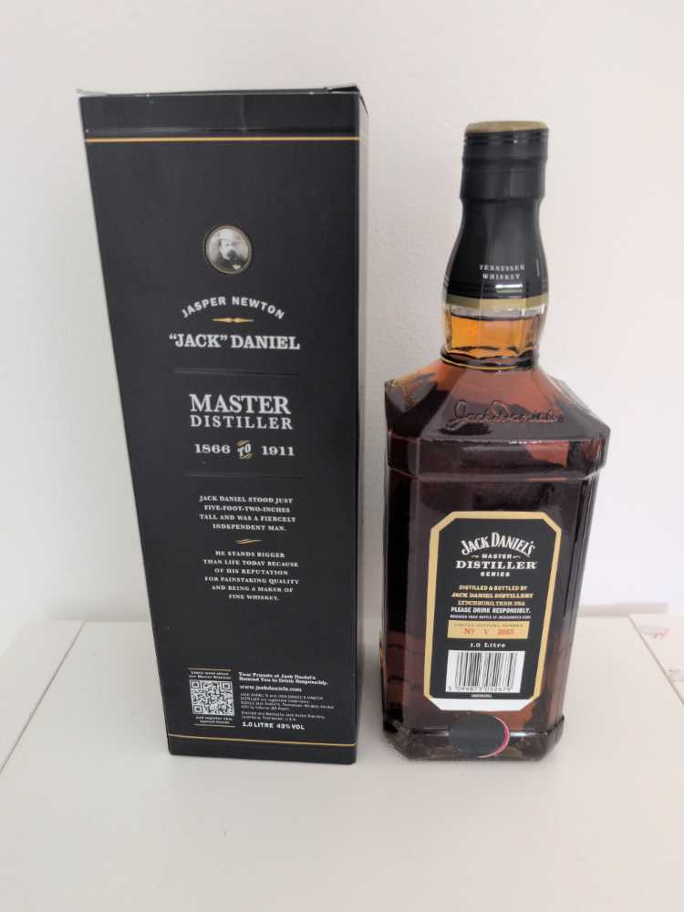 Master Distiller No.1 1l  (1000 mL) alcohol collectible - Main Image 3