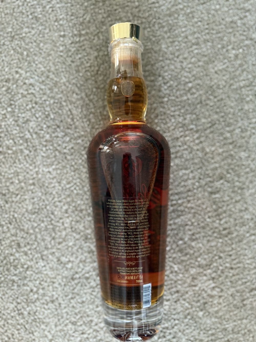 Weller Aged 18 Years - Buffalo Trace Distillery, Frankfort, KY (700 mL) alcohol collectible [Barcode 088004072414] - Main Image 2