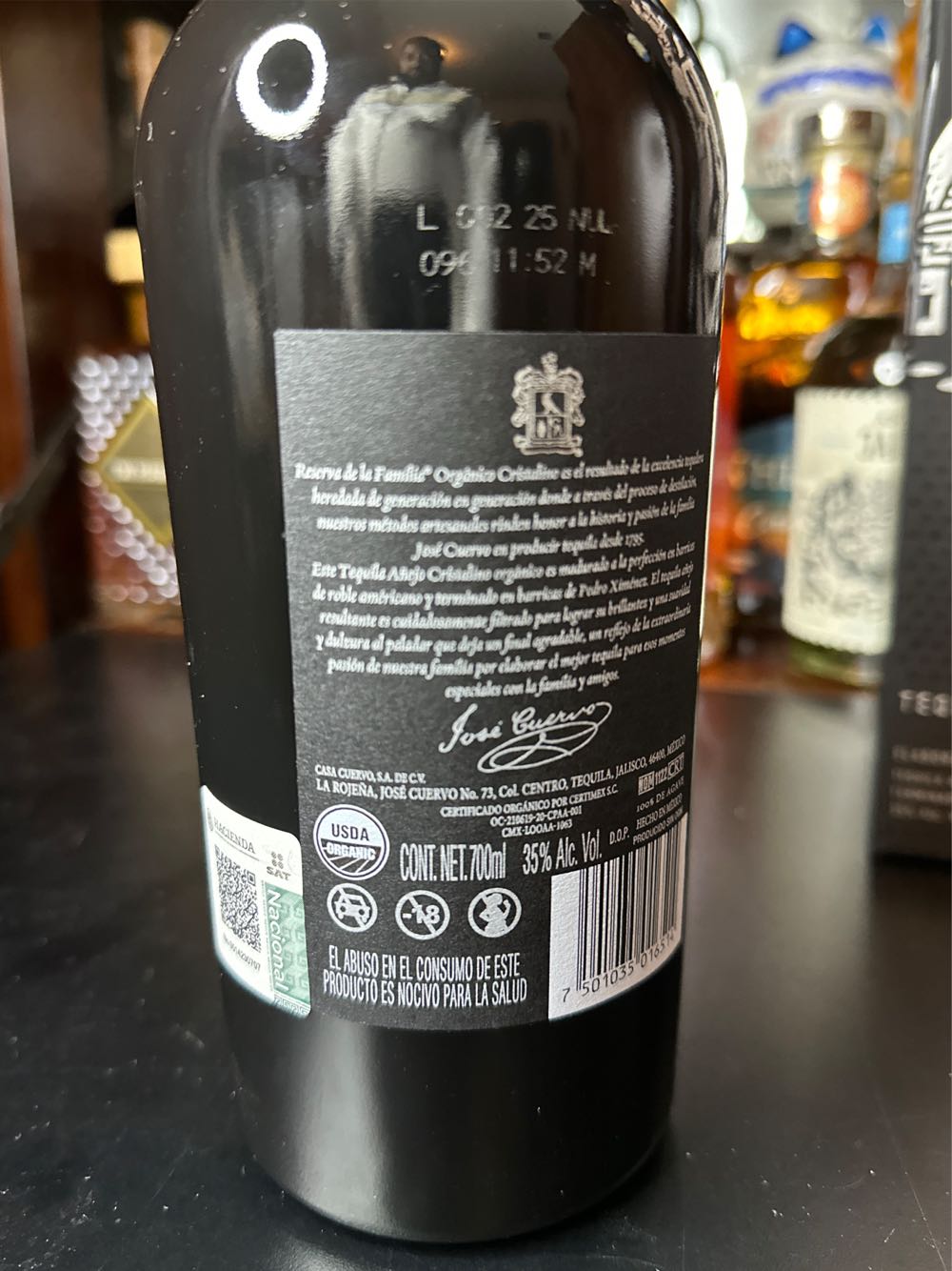 Tequila Reserva Añejo Cristalino - José Cuervo Distillery (700 mL) alcohol collectible [Barcode 7501035016514] - Main Image 2