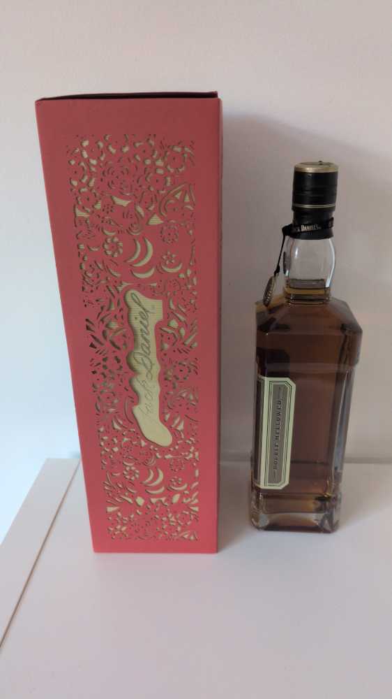 Gold 27 China Jahr Des Schweins  (700 mL) alcohol collectible - Main Image 2