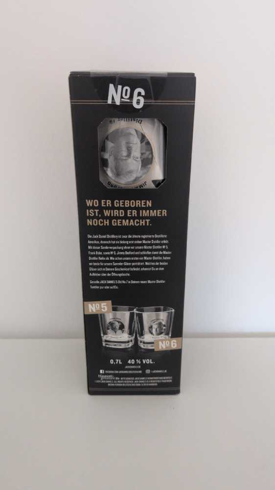 Master Distiller #6 + Glas  (700 mL) alcohol collectible - Main Image 3