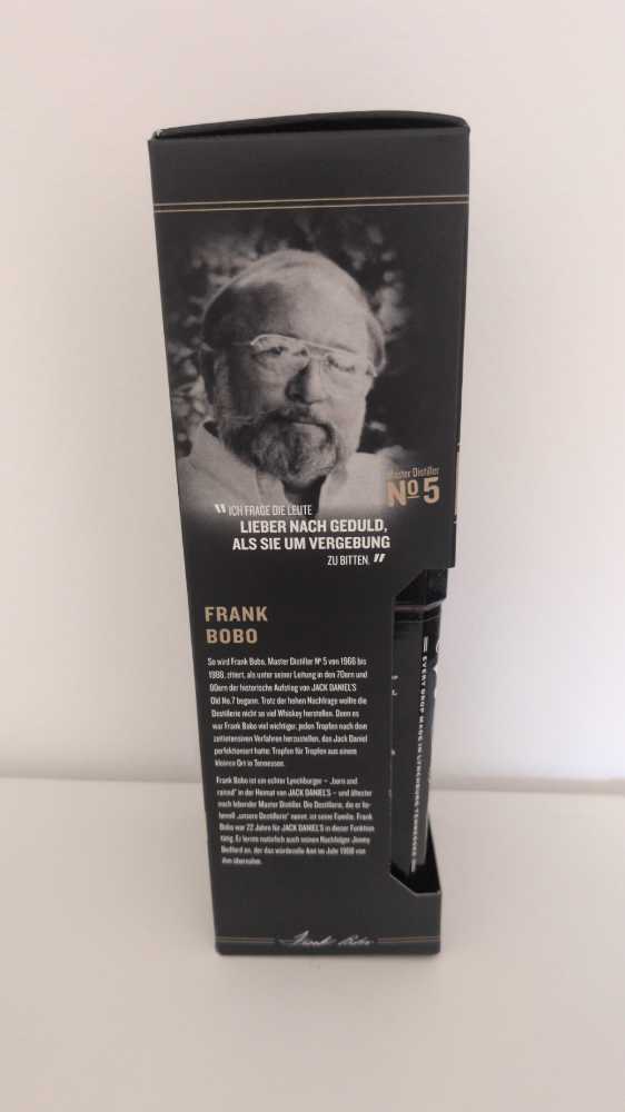 Master Distiller #6 + Glas  (700 mL) alcohol collectible - Main Image 4