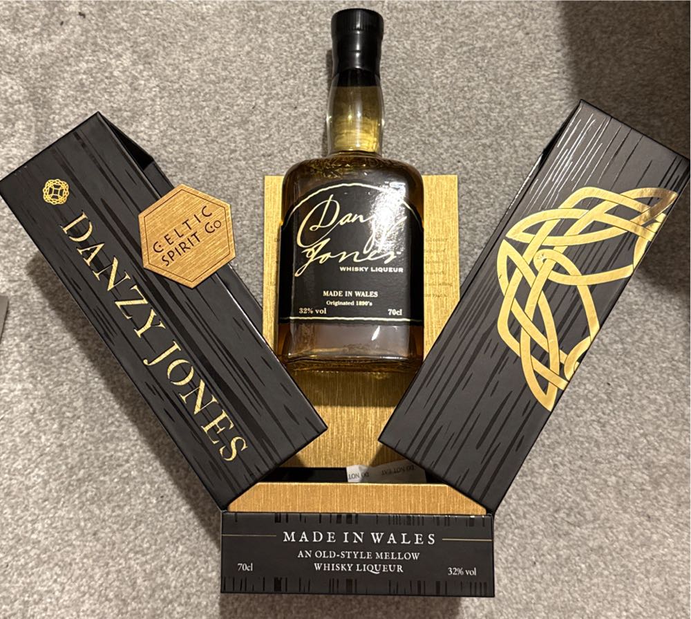 Danzy Jones - Celtic Spirit Company (700 mL) alcohol collectible [Barcode 5021117060003] - Main Image 2