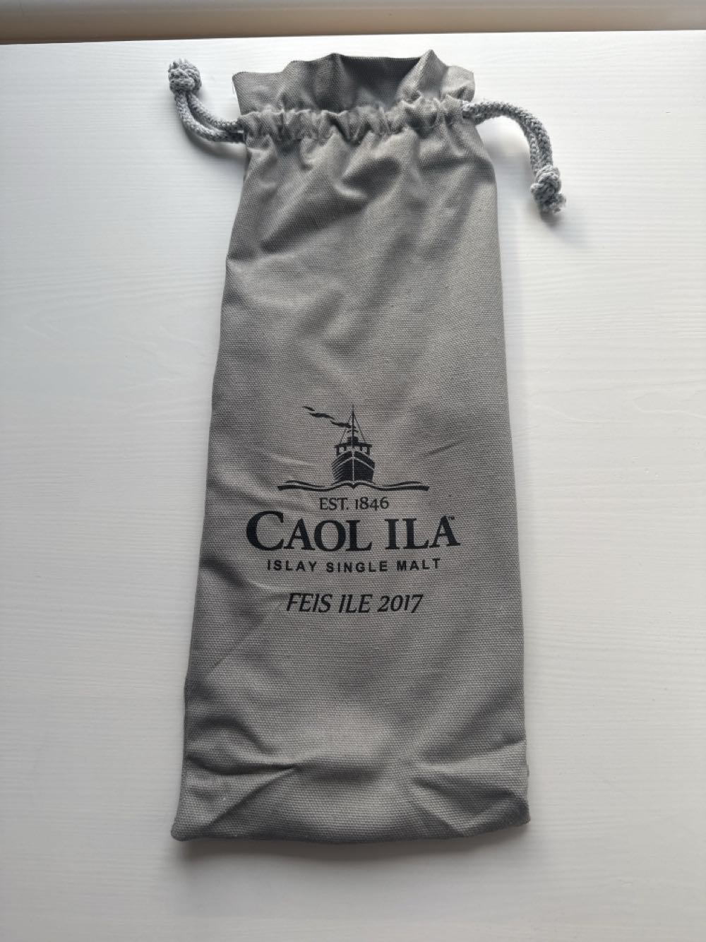 Caol Ila 12 Year Cask Feis 2017 Limited Edition - Caol Ila (700 mL) alcohol collectible [Barcode 5000281048741] - Main Image 2