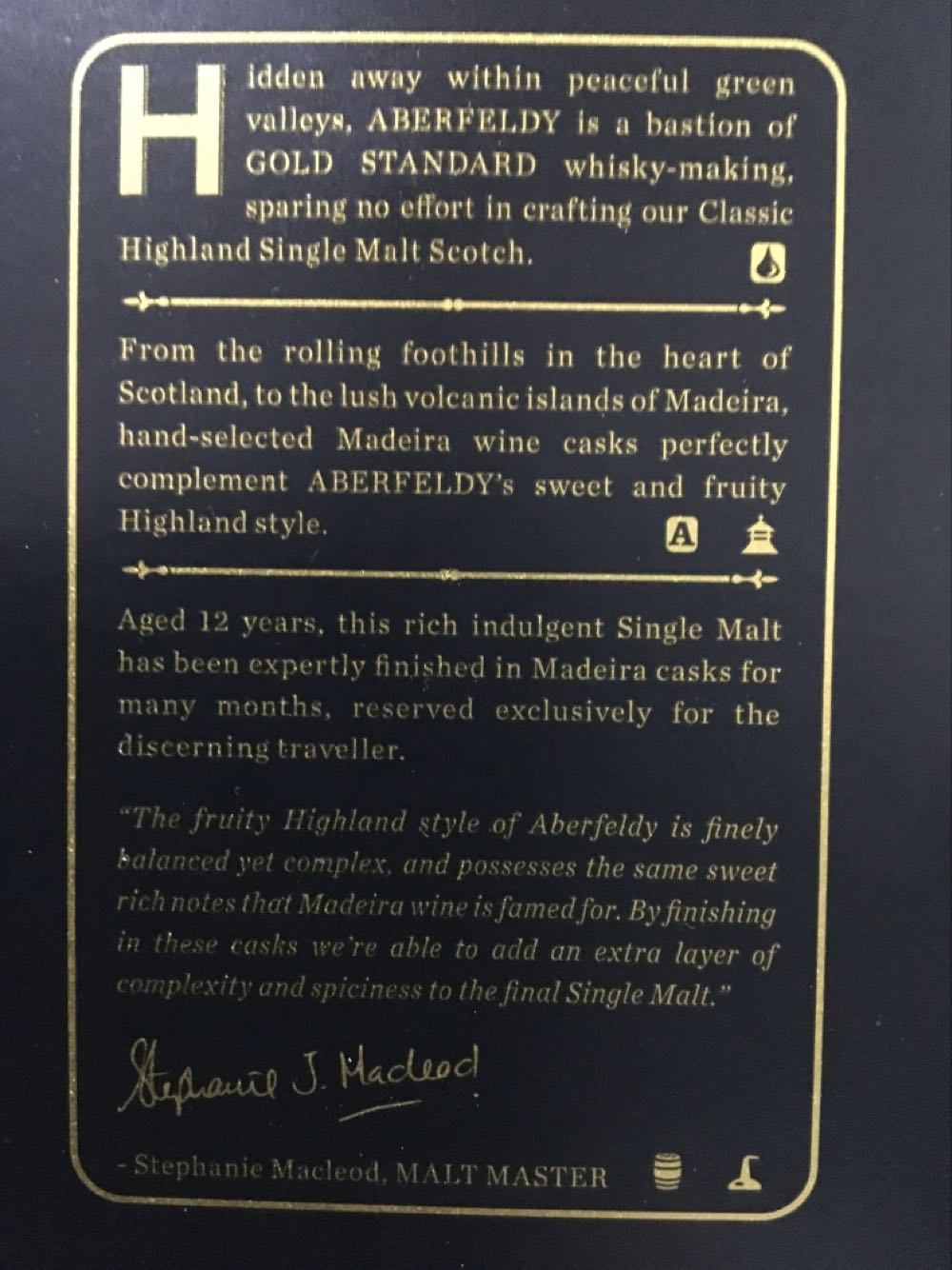 Aberfeldy 12 Years Whisky Madeira Cask Finish 12 Year Old Madeira Yo  (700 mL) alcohol collectible [Barcode 7640330381689] - Main Image 4