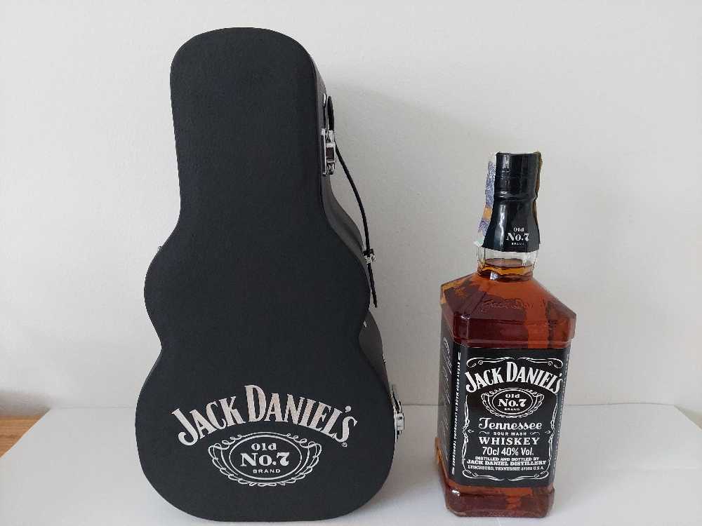 Black Label Gitarre  (700 mL) alcohol collectible - Main Image 2
