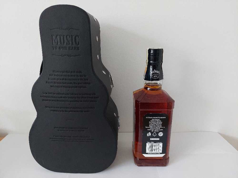 Black Label Gitarre  (700 mL) alcohol collectible - Main Image 3